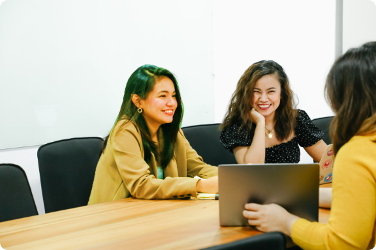 Stell Dir vor, Du wirst um Rat gefragt, weil alle wissen: Auf Dich ist Verlass. Träum-Job!! Bild nachher: mittendrinn und gefragt